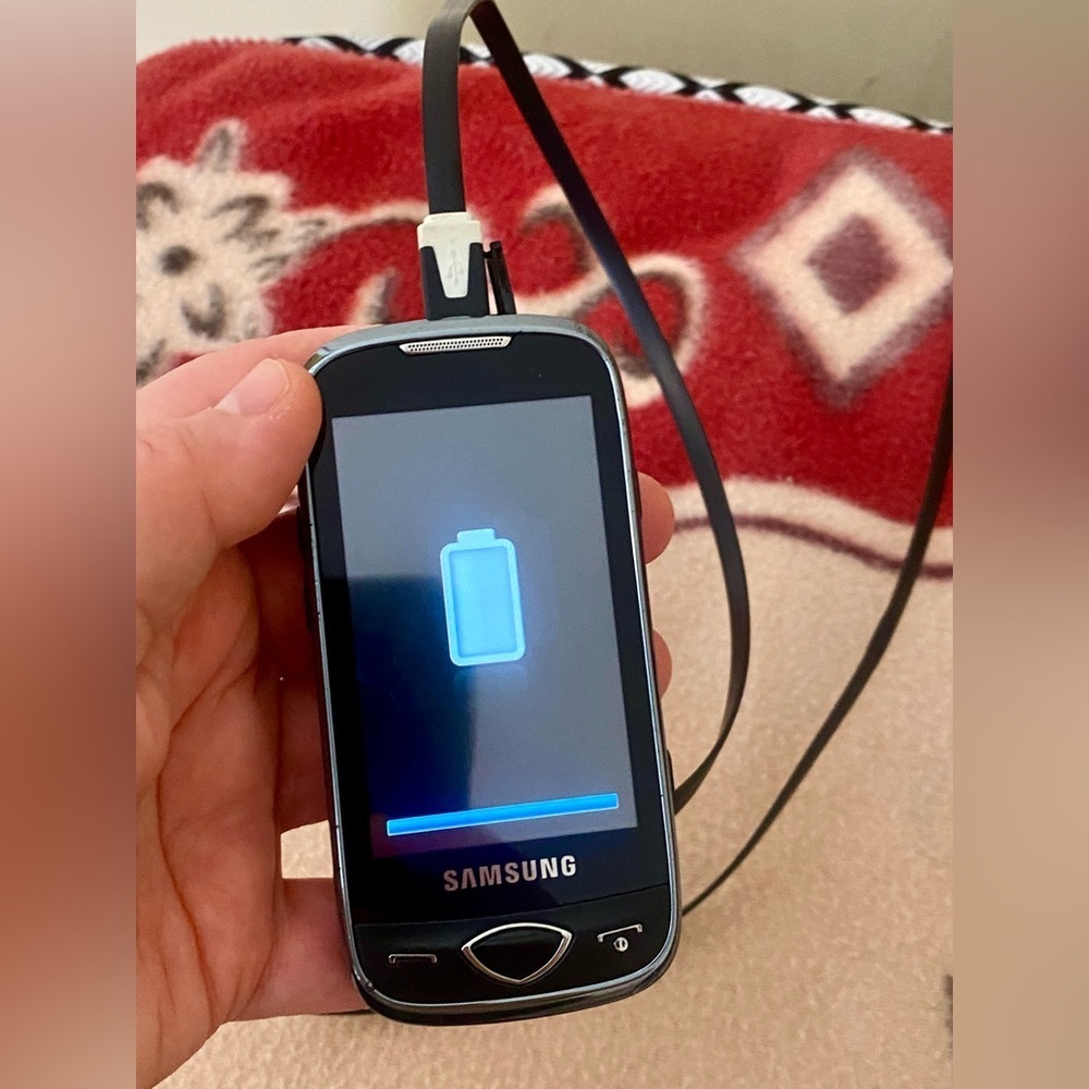 Samsung Black Cell Phone with Holster - Picture 5 of 8